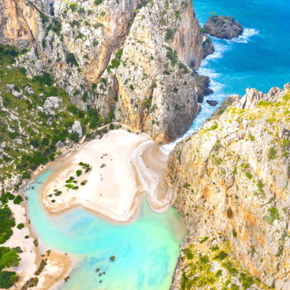 Izabrana je za NAJLEPŠU PLAŽU U EVROPI, a sve će vam biti jasno kad vidite kako IZGLEDA: Bliža je nego što mislite... (FOTO)