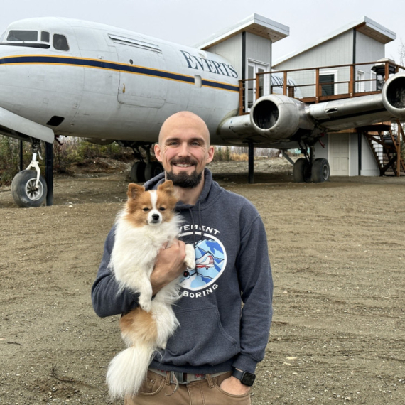 Bivši pilot AVION pretvorio u kuću: Neverovatno je živeti u letelici, a kad čujete koliko od toga zarađuje ŠOKIRAĆETE SE! (FOTO)